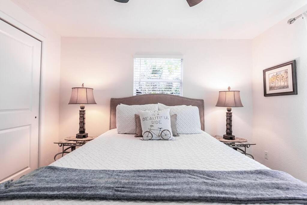 Your Tranquil Escape Is Found Directly On The Beach At The Serenity Beach Condo. シエスタ・キー エクステリア 写真