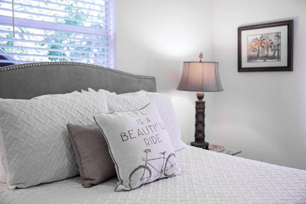 Your Tranquil Escape Is Found Directly On The Beach At The Serenity Beach Condo. シエスタ・キー エクステリア 写真