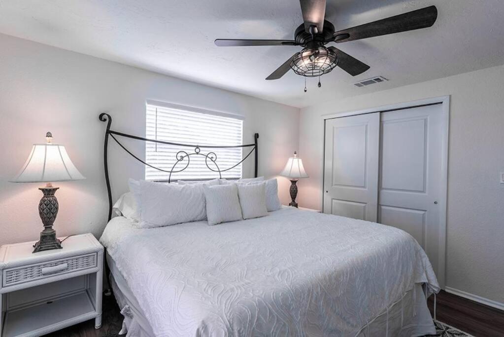 Your Tranquil Escape Is Found Directly On The Beach At The Serenity Beach Condo. シエスタ・キー エクステリア 写真