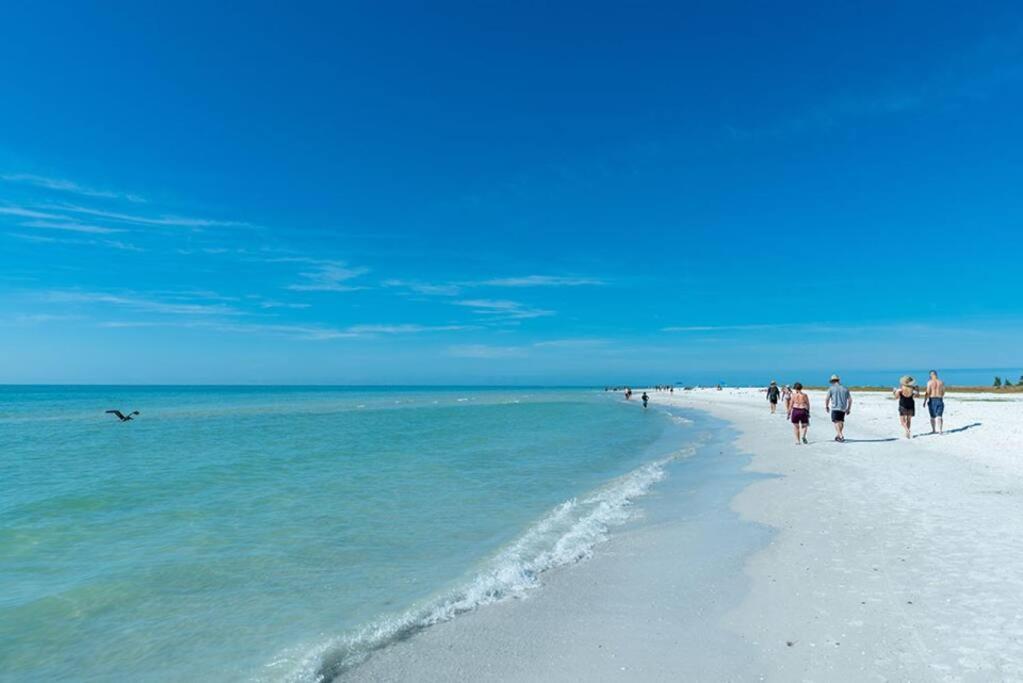 Your Tranquil Escape Is Found Directly On The Beach At The Serenity Beach Condo. シエスタ・キー エクステリア 写真